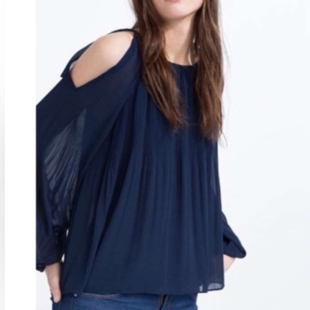 Lightweight Zara Cold Shoulder navy blue pleated accordian top size small